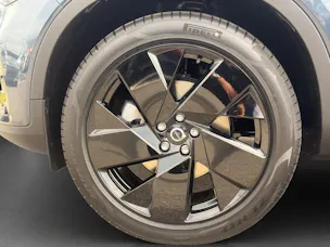 Volvo XC40 B4 Benzin Mild Hybrid Ultra Black Edition DCT