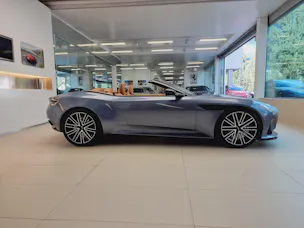 Aston Martin DB12 Volante
