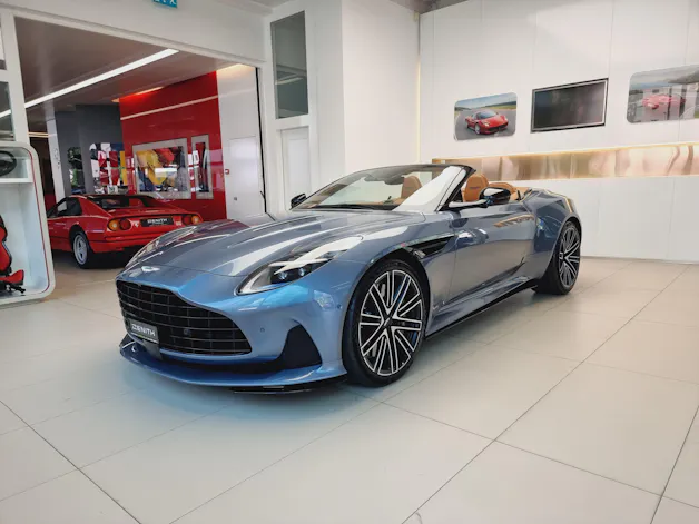 Aston Martin DB12 Volante