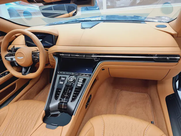 Aston Martin DB12 Volante