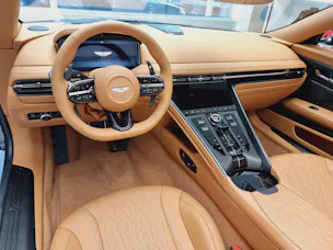 Aston Martin DB12 Volante