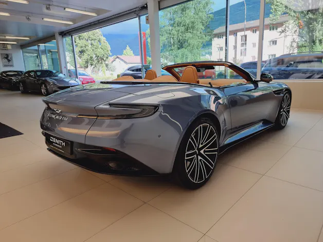 Aston Martin DB12 Volante