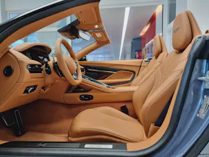 Aston Martin DB12 Volante