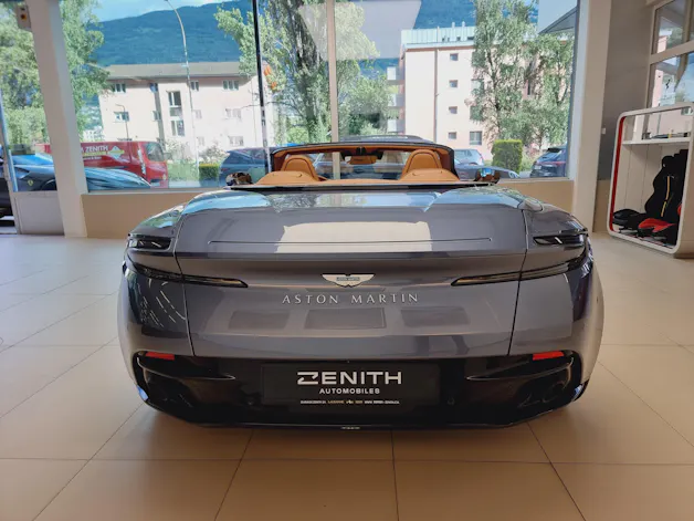 Aston Martin DB12 Volante
