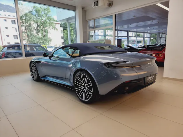 Aston Martin DB12 Volante