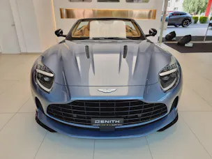 Aston Martin DB12 Volante