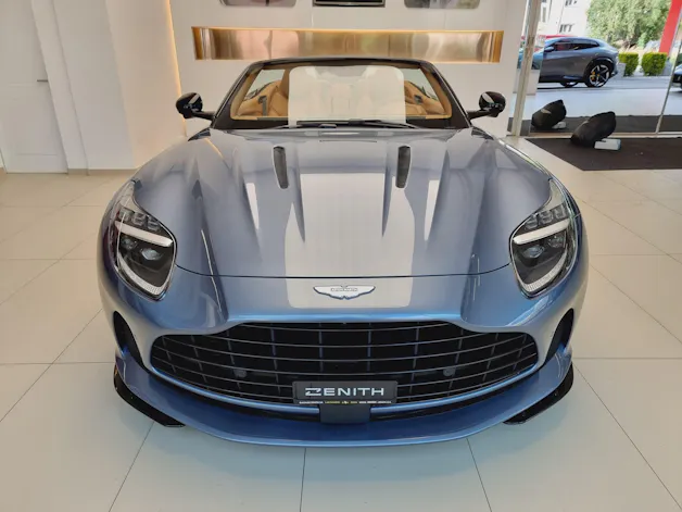Aston Martin DB12 Volante