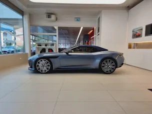 Aston Martin DB12 Volante