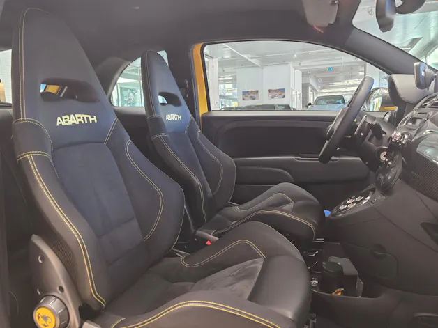 Fiat 695 ABARTH Tributo Ferrari 122/299