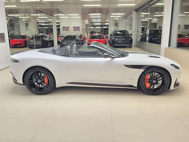 Aston Martin DBS Volante Cabrio Superleggera