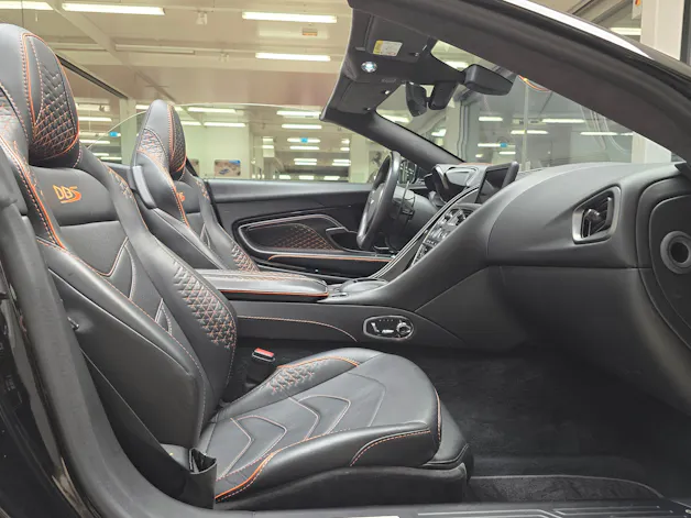 Aston Martin DBS Volante Cabrio Superleggera