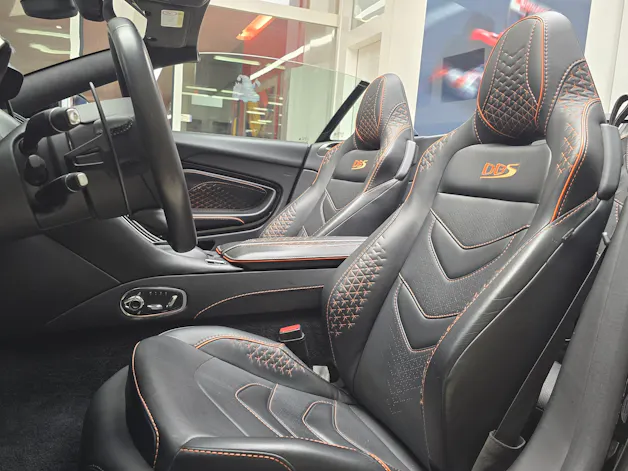 Aston Martin DBS Volante Cabrio Superleggera