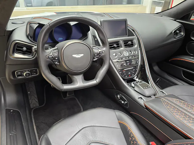 Aston Martin DBS Volante Cabrio Superleggera