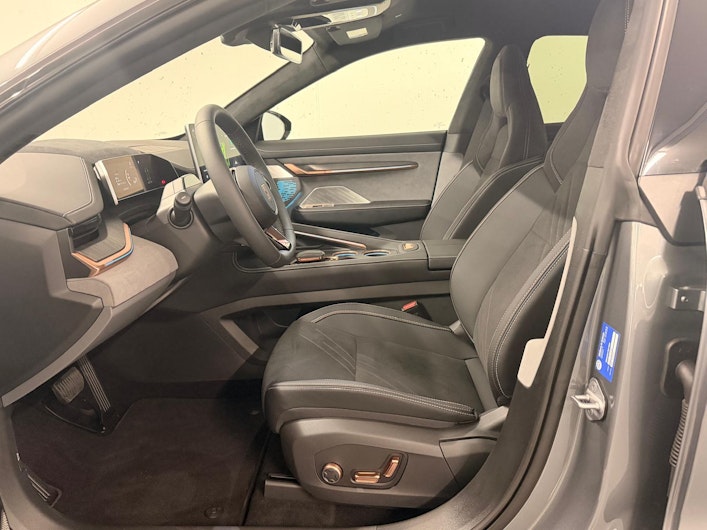 Vehicle image ZEEKR 001