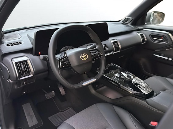 Vehicle image 4 Vehicle image 4