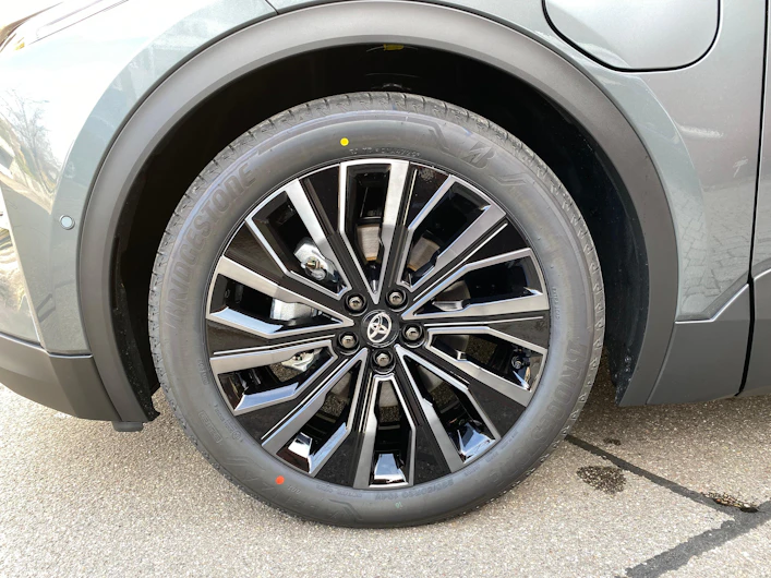 Fahrzeugbild TOYOTA C-HR+