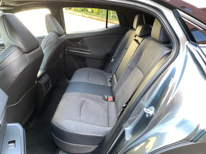 Fahrzeugbild TOYOTA C-HR+