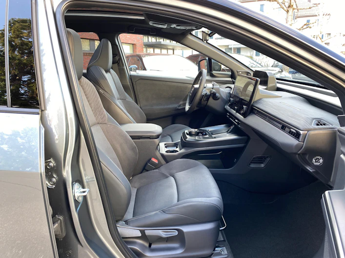 Fahrzeugbild TOYOTA C-HR+