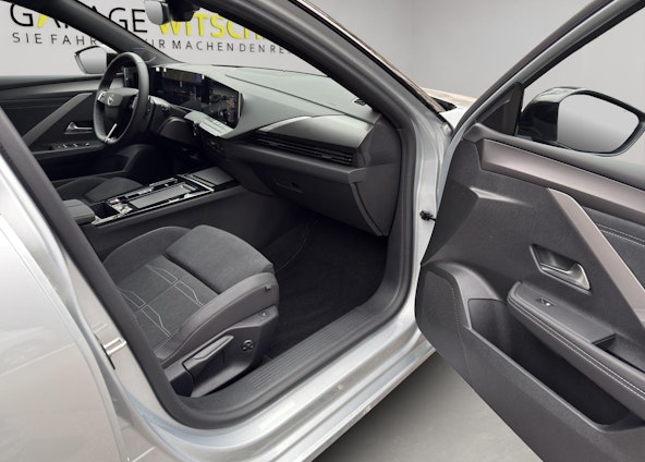 Vehicle image 21 Vehicle image 21