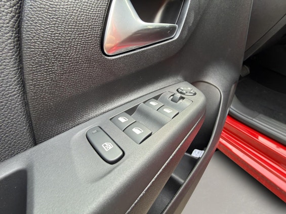 Vehicle image 15 Vehicle image 15