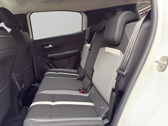 Vehicle image 16 Vehicle image 16