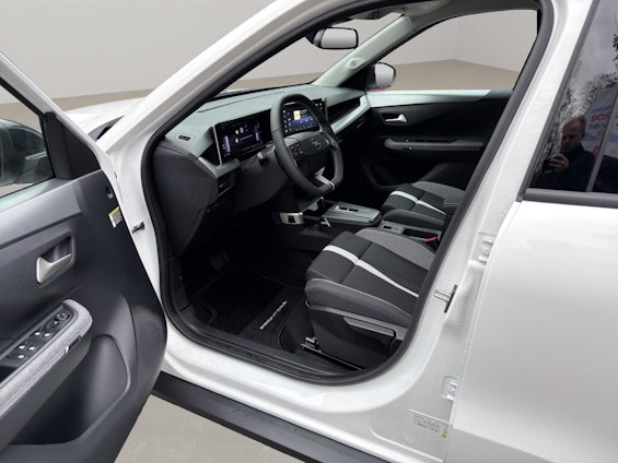 Vehicle image 12 Vehicle image 12