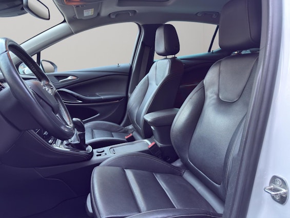 Vehicle image 13 Vehicle image 13