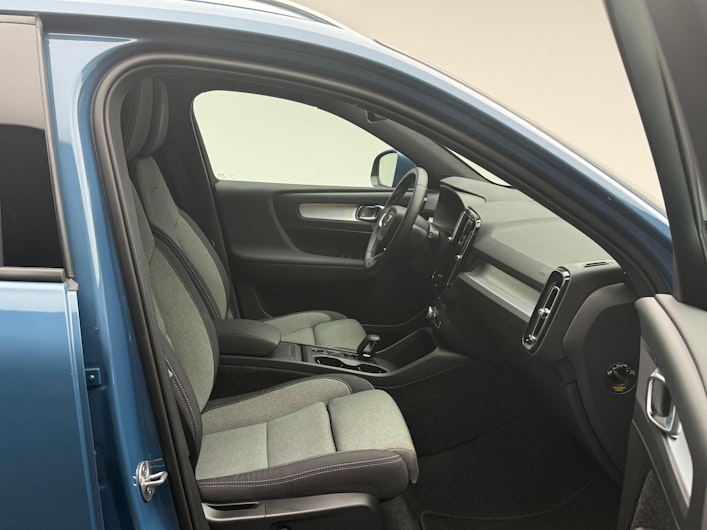 Vehicle image VOLVO XC40