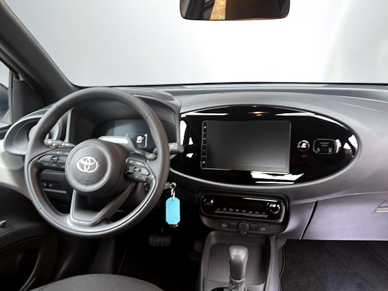 Vehicle image 9 Vehicle image 9