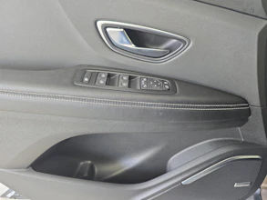 https://vehicle.imgix.net/4128366/c8cb57fc-5a8a-4f94-ada7-fd08640d4539.jpg
