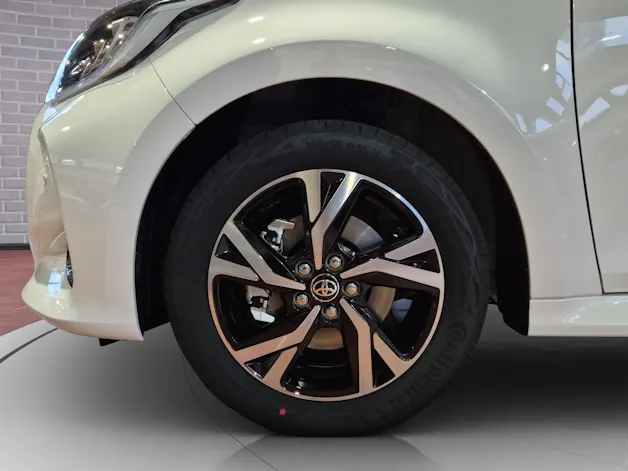 Toyota Yaris 1.5 VVT-i HSD Trend
