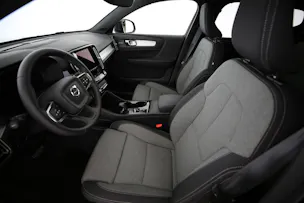 Volvo XC40 2.0 B3 MH Plus Dark