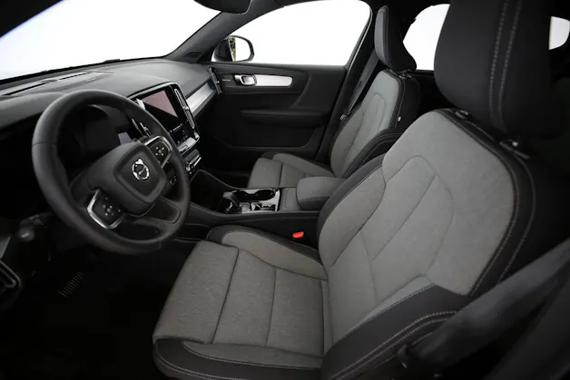 Volvo XC40 2.0 B3 MH Plus Dark