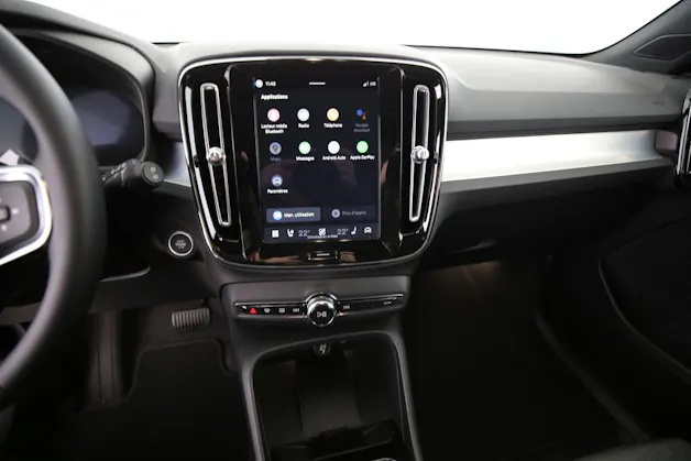 Volvo XC40 2.0 B3 MH Plus Dark