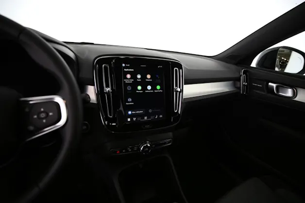 Volvo XC40 2.0 B3 MH Plus Dark