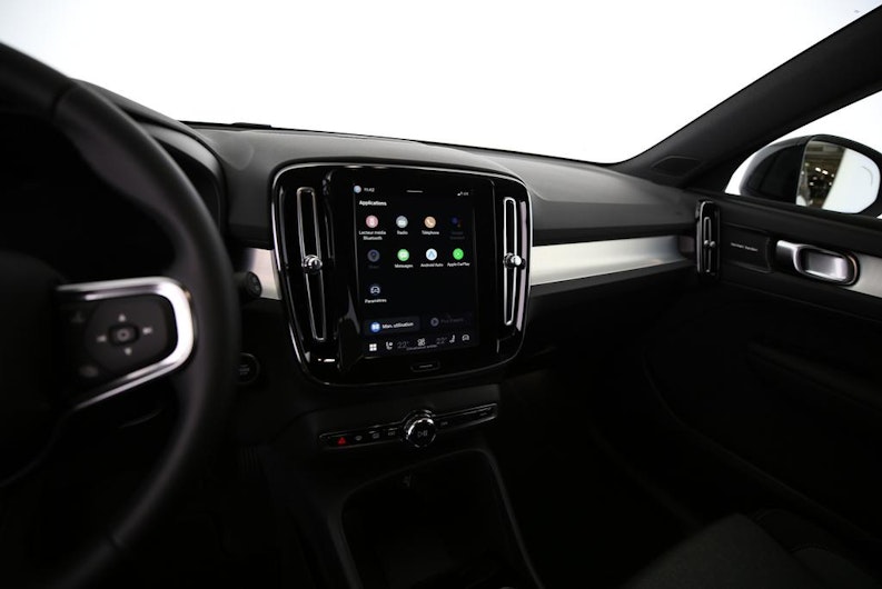 Vehicle image VOLVO XC40