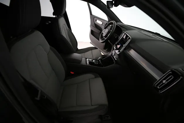 Volvo XC40 2.0 B3 MH Plus Dark