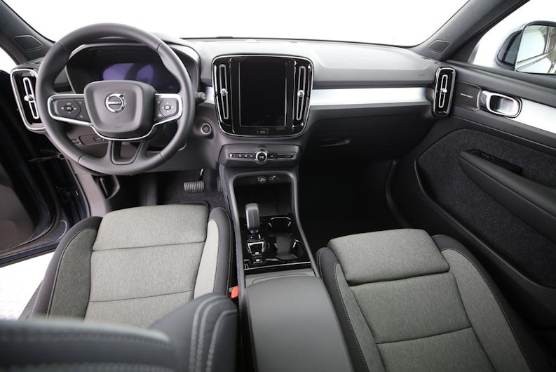 Vehicle image VOLVO XC40