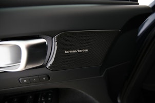 Vehicle image VOLVO XC40 2.0 B3 MH Plus Dark