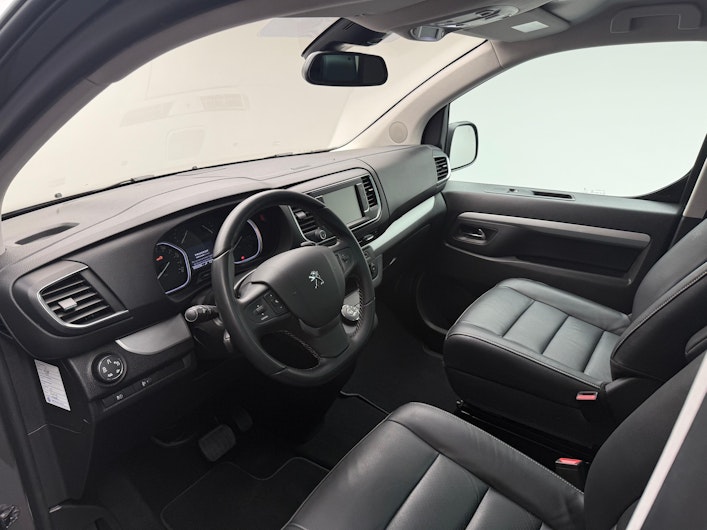 Vehicle image PEUGEOT TRAVELLER