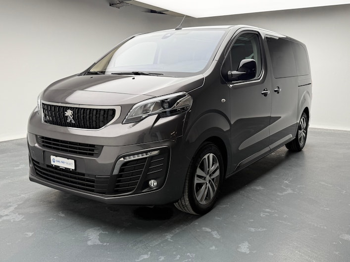 Vehicle image PEUGEOT TRAVELLER