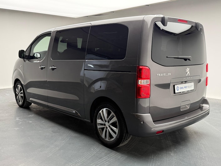 Vehicle image PEUGEOT TRAVELLER