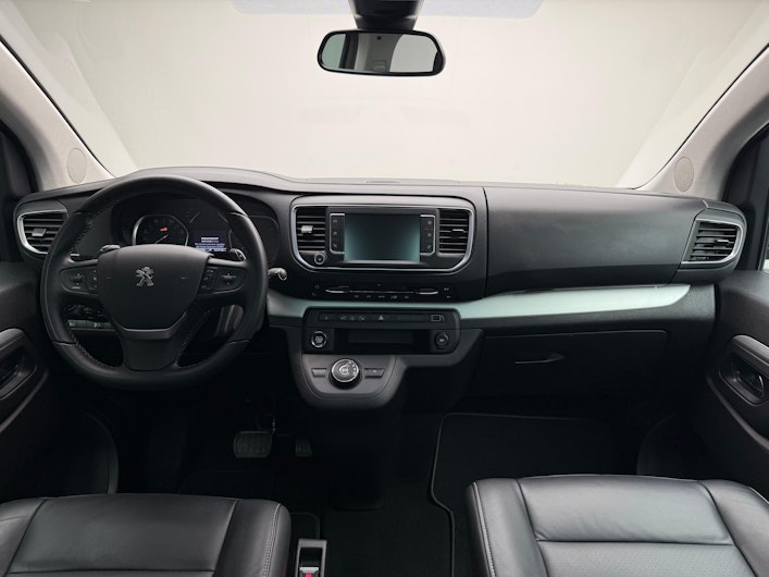 Vehicle image PEUGEOT TRAVELLER