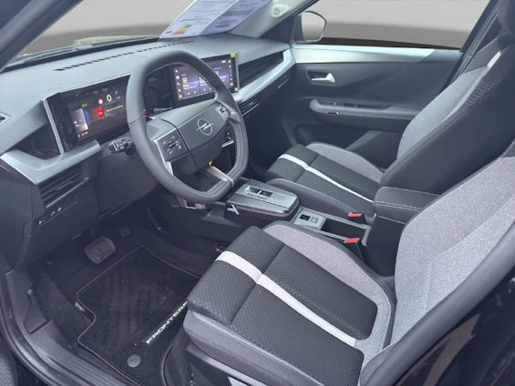 Vehicle image 4 Vehicle image 4