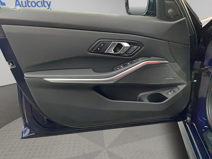 Vehicle image BMW 3 SERIES