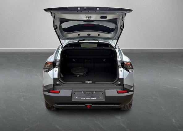 Vehicle image 4 Vehicle image 4