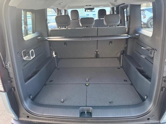 Vehicle image 9 Vehicle image 9