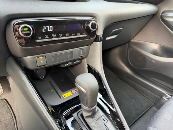 Vehicle image 19 Vehicle image 19