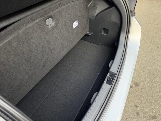 Vehicle image 8 Vehicle image 8