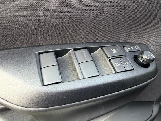 Vehicle image 14 Vehicle image 14